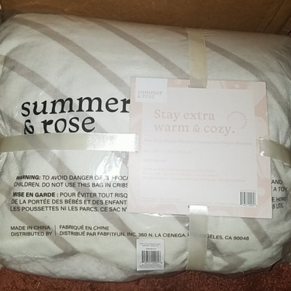 NWT Summer & Rose Two Tone Sherpa Throw Blanket Cozy 50" x 60"